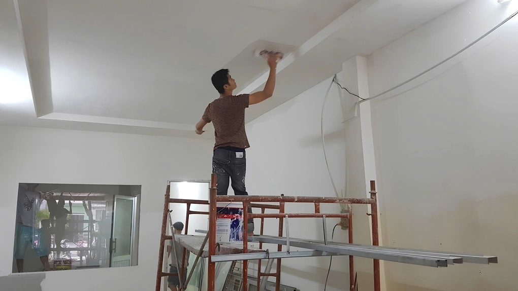 Người dân sửa chữa, cải tạo nhà ở. Ảnh minh họa: Quang Huy