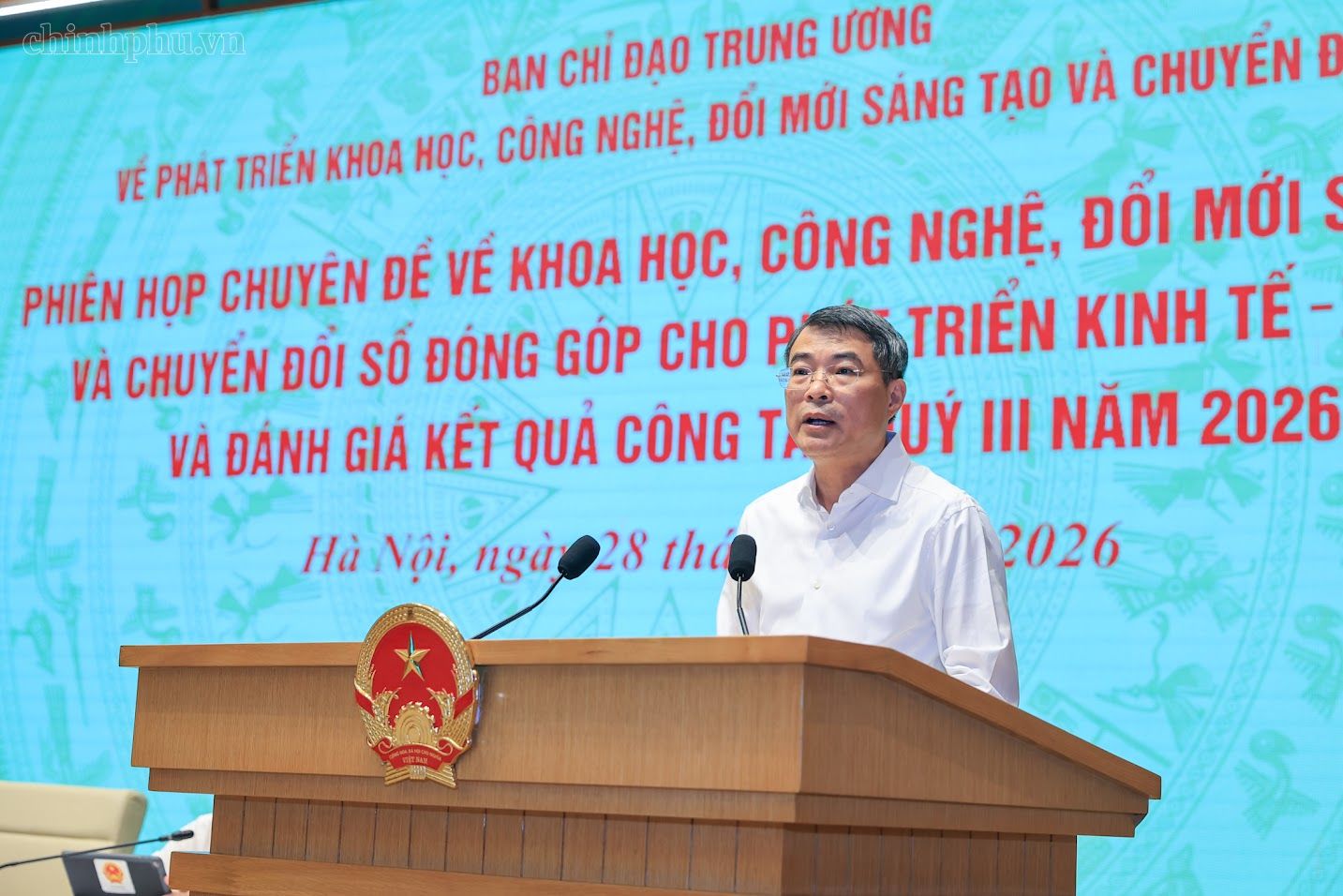 Thủ tướng: Khoa học công nghệ phải trở thành động lực chủ yếu, trực tiếp, đo đếm được bằng kết quả tăng trưởng - Ảnh 2