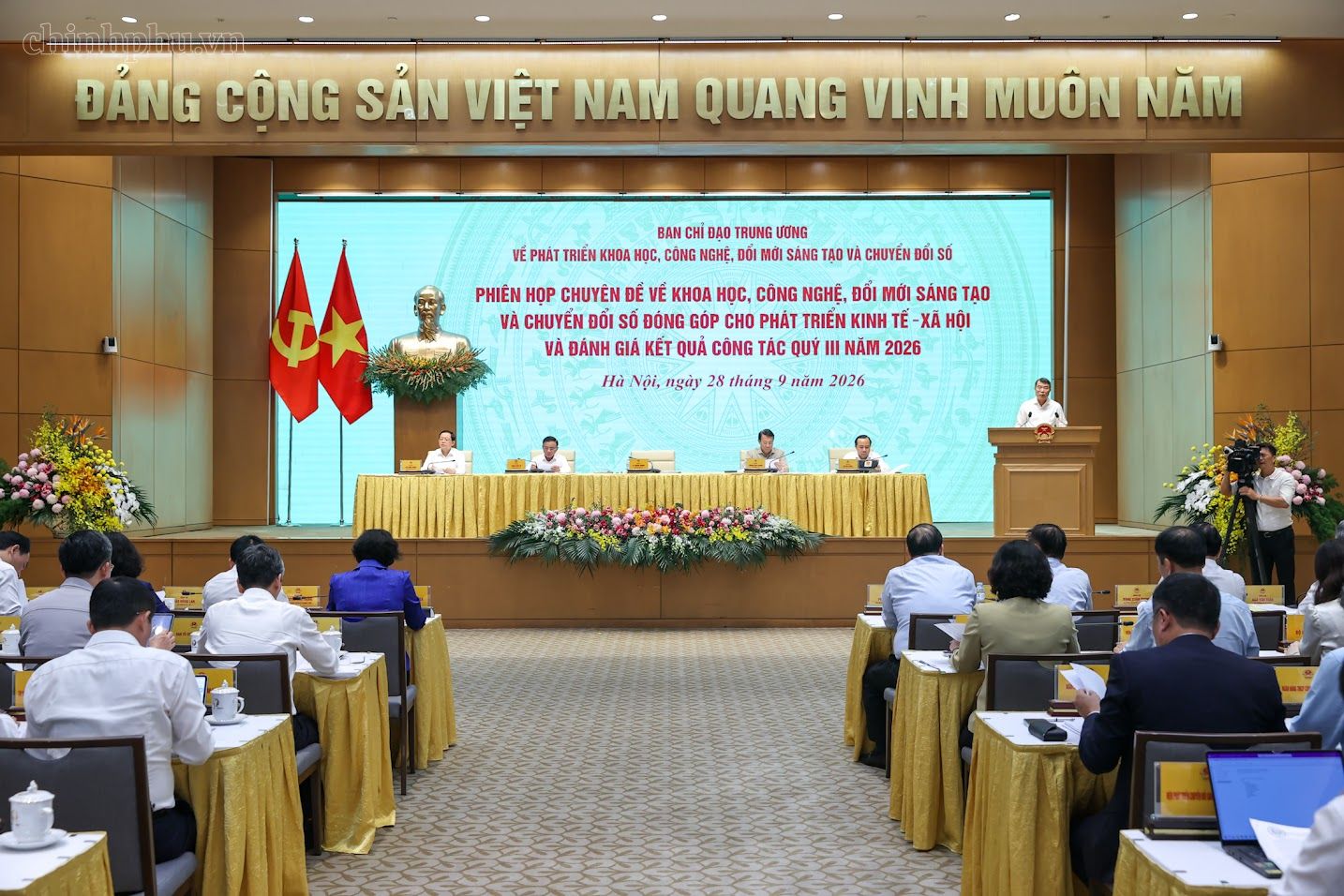 Thủ tướng: Khoa học công nghệ phải trở thành động lực chủ yếu, trực tiếp, đo đếm được bằng kết quả tăng trưởng - Ảnh 3