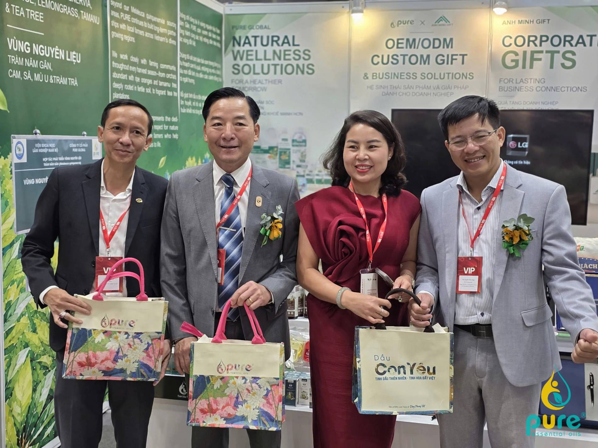 Pure Global & Anh Minh Gift tham gia Triển lãm Nội thất & Xây dựng Việt Nam - Ảnh 1