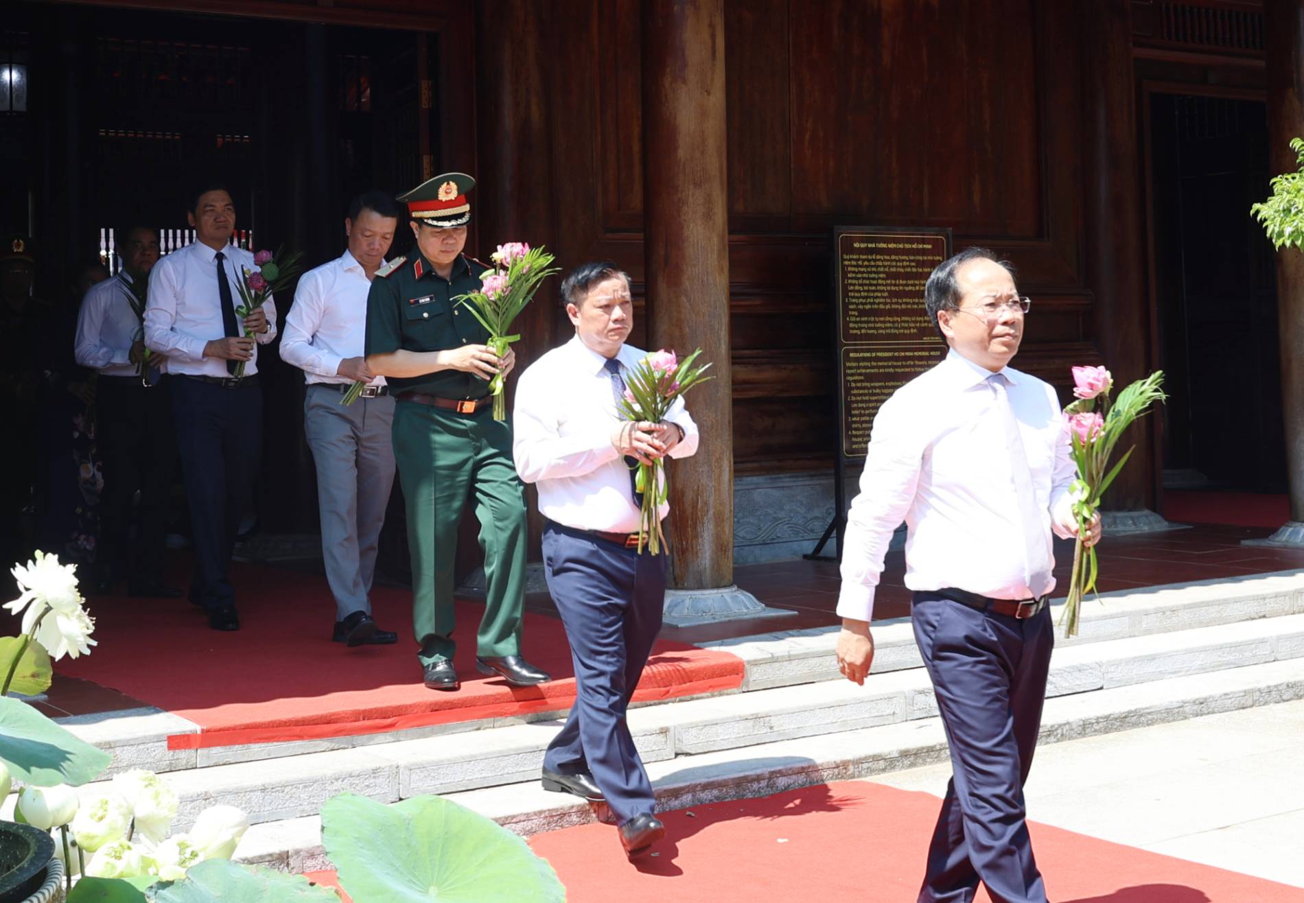 Nghệ An: Trang trọng Lễ dâng hoa, dâng hương tưởng niệm 57 năm ngày mất Chủ tịch Hồ Chí Minh - Ảnh 3
