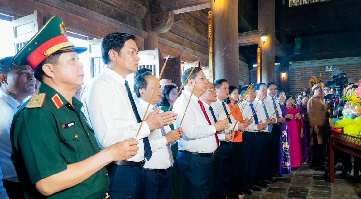 Nghệ An: Trang trọng Lễ dâng hoa, dâng hương tưởng niệm 57 năm ngày mất Chủ tịch Hồ Chí Minh - Ảnh 5