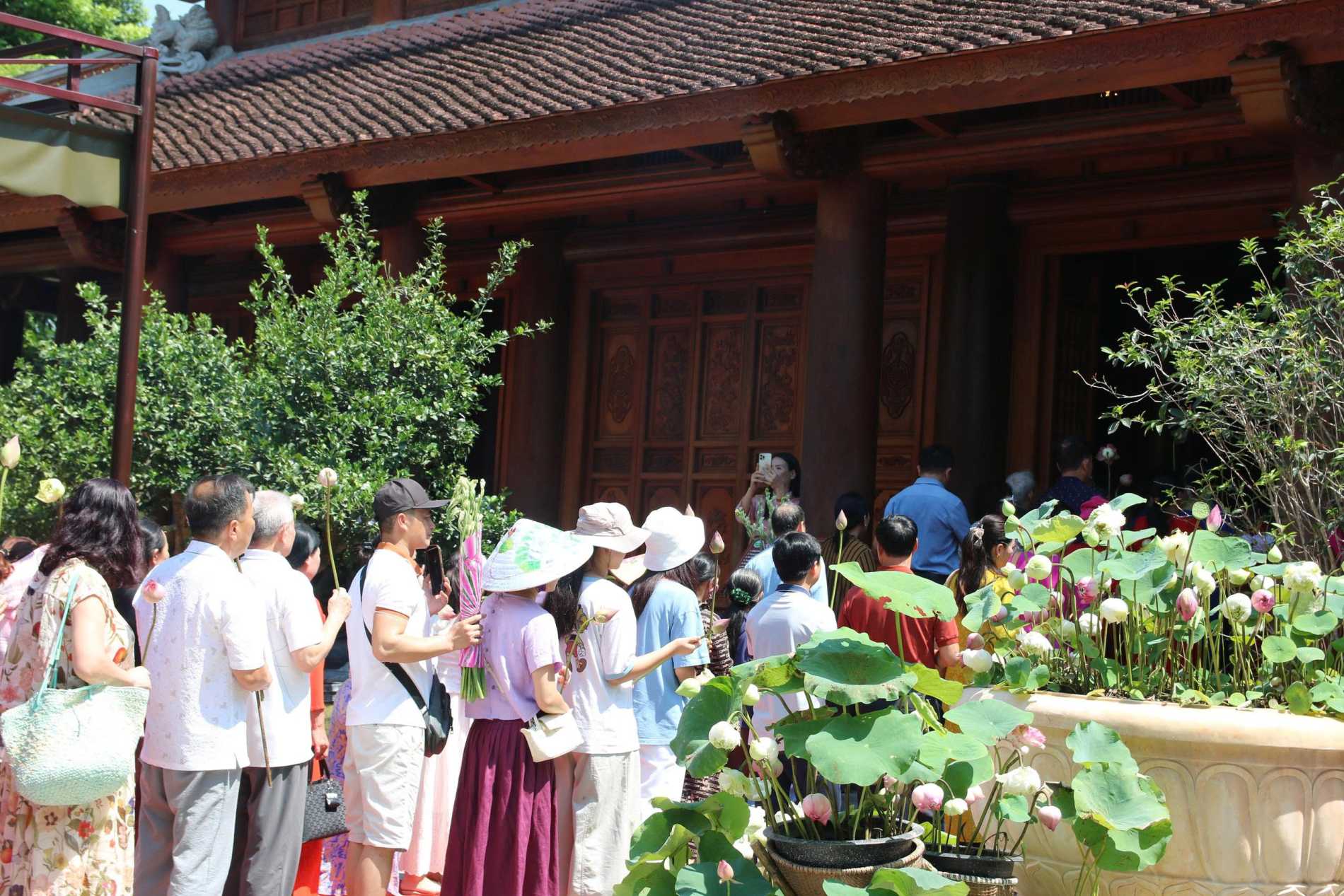 Nghệ An: Trang trọng Lễ dâng hoa, dâng hương tưởng niệm 57 năm ngày mất Chủ tịch Hồ Chí Minh - Ảnh 6