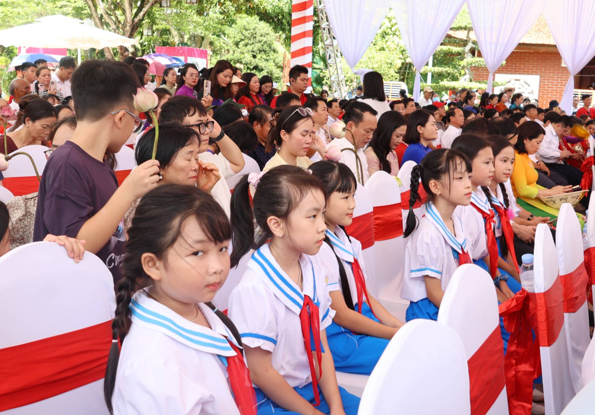 Nghệ An: Trang trọng Lễ dâng hoa, dâng hương tưởng niệm 57 năm ngày mất Chủ tịch Hồ Chí Minh - Ảnh 7