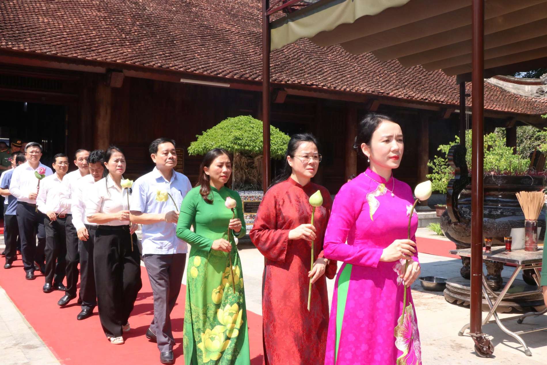 Nghệ An: Trang trọng Lễ dâng hoa, dâng hương tưởng niệm 57 năm ngày mất Chủ tịch Hồ Chí Minh - Ảnh 8