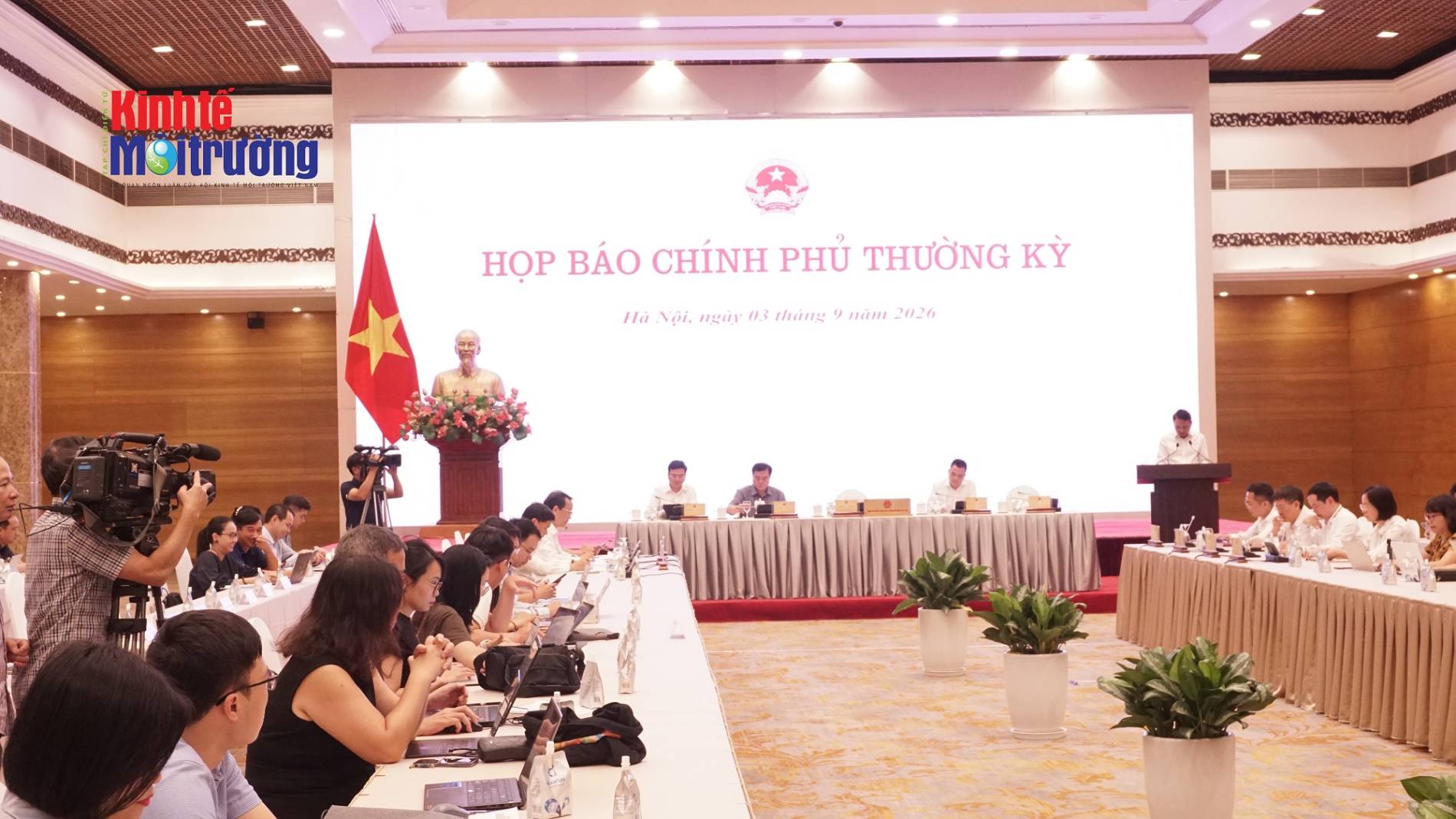 Họp báo Chính phủ thường kỳ tháng 8: Tiếp tục giữ vững ổn định kinh tế vĩ mô trong thời gian tới - Ảnh 1
