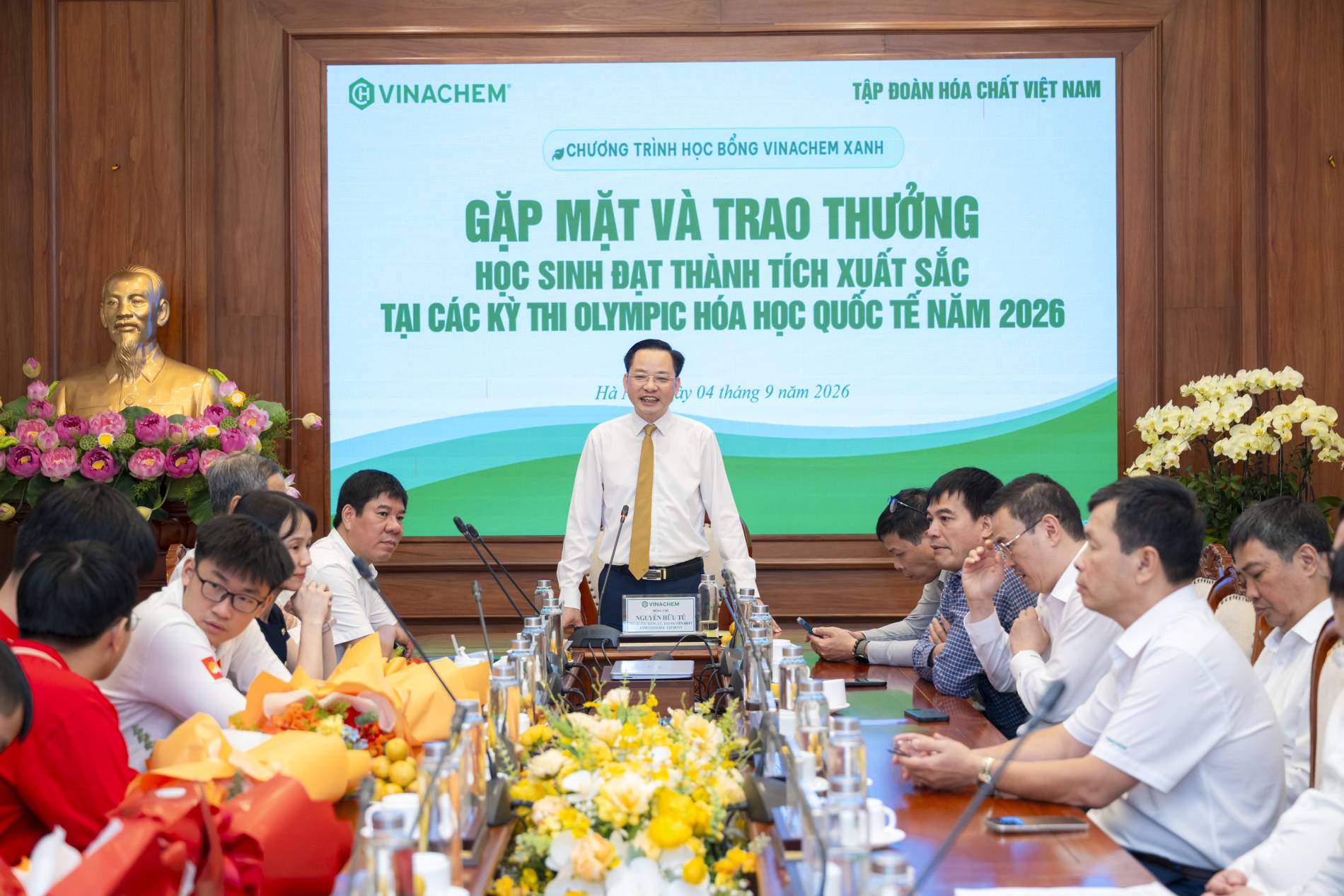 VINACHEM trao thưởng học sinh xuất sắc tại các kỳ thi Olympic Hóa học quốc tế - Ảnh 1