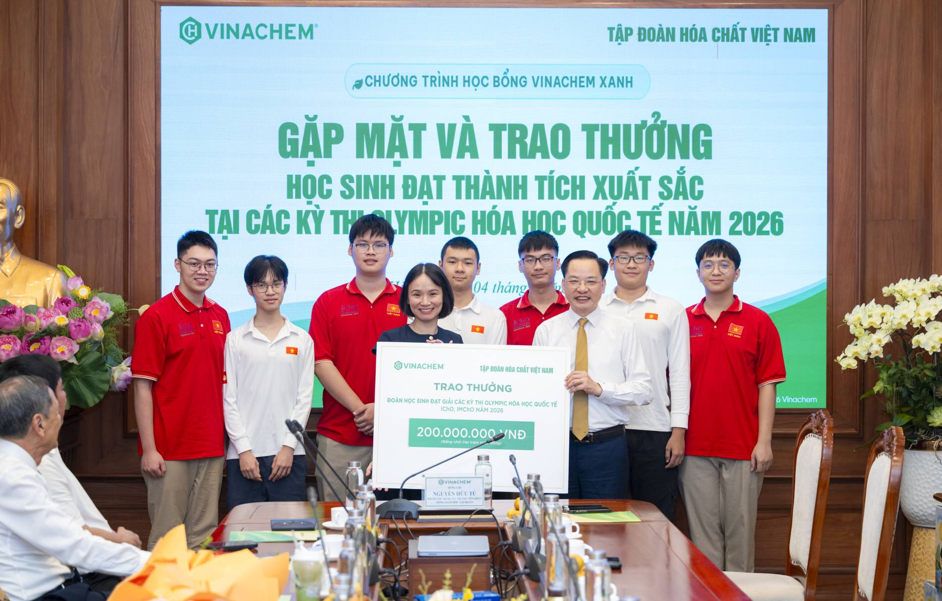 VINACHEM trao thưởng học sinh xuất sắc tại các kỳ thi Olympic Hóa học quốc tế - Ảnh 8
