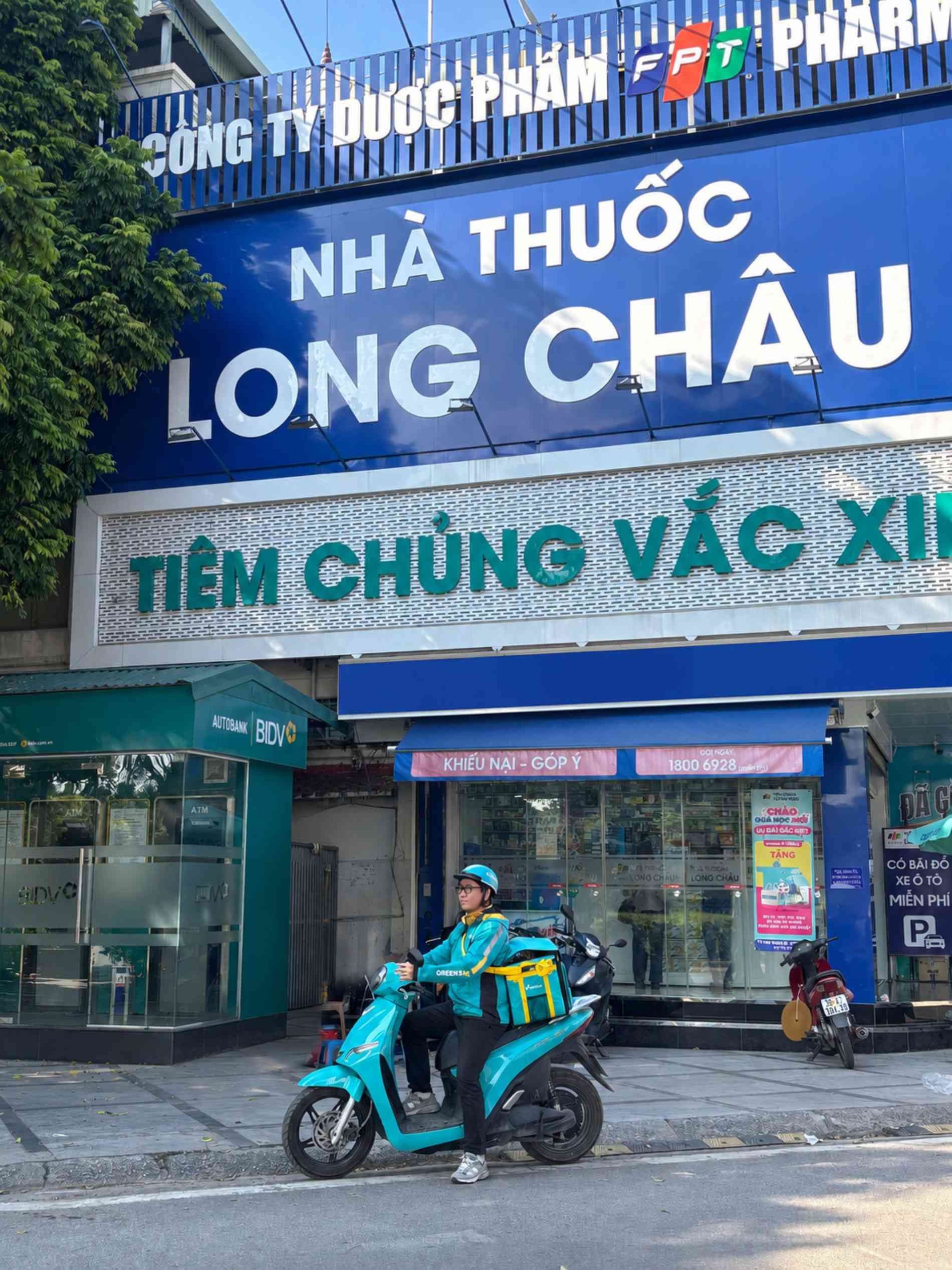 Green SM và Long Châu triển khai giao hàng bằng xe máy điện tại hơn 1.500 nhà thuốc - Ảnh 1
