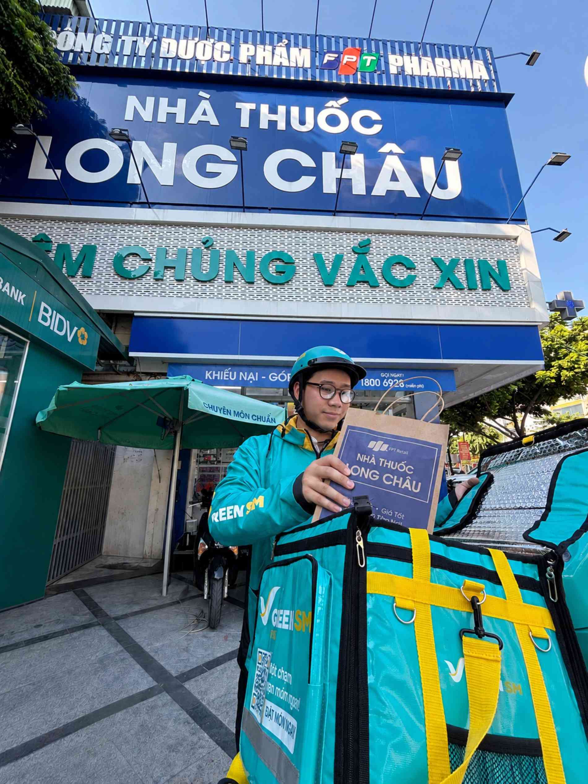 Green SM và Long Châu triển khai giao hàng bằng xe máy điện tại hơn 1.500 nhà thuốc - Ảnh 2