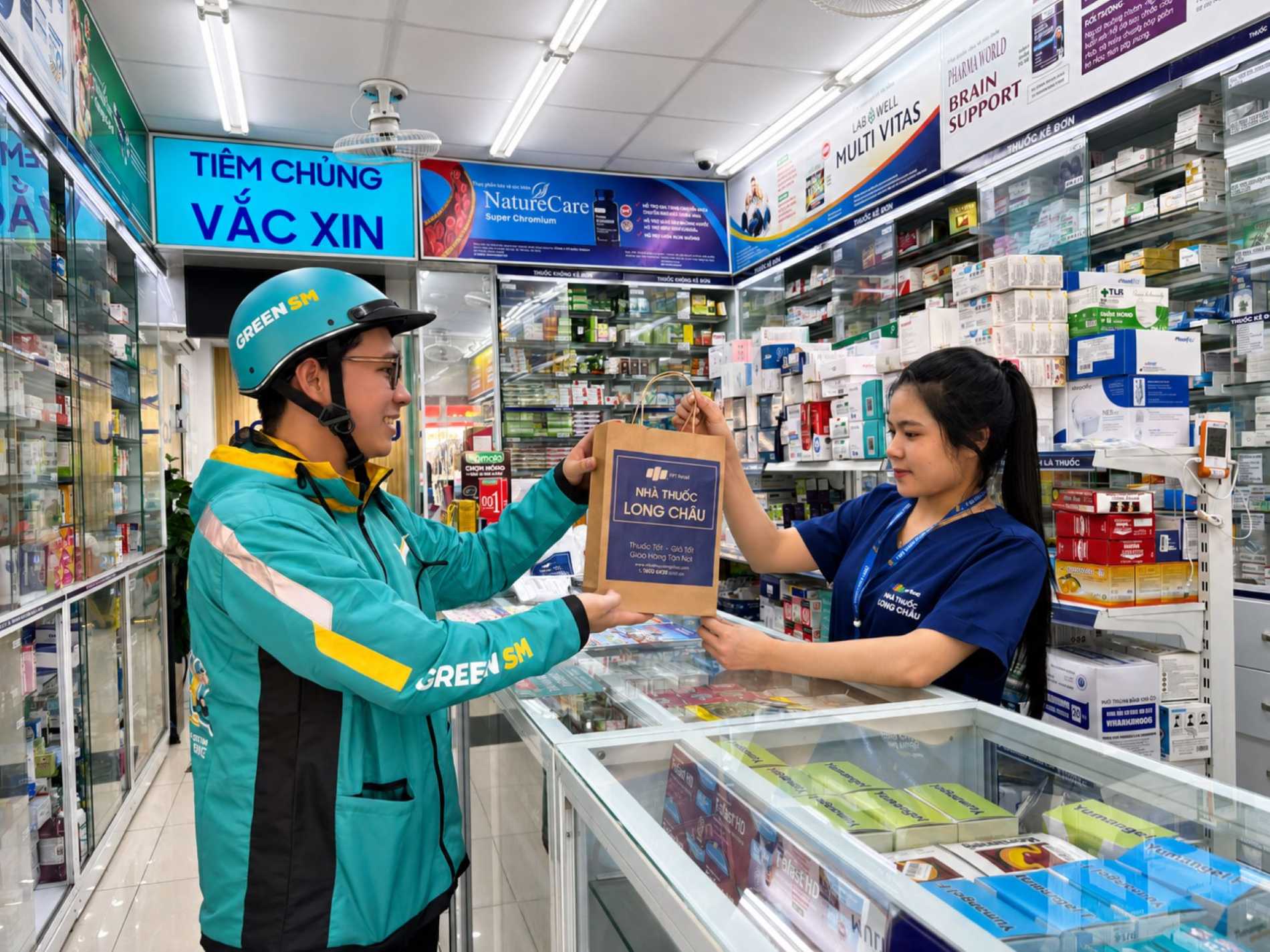 Green SM và Long Châu triển khai giao hàng bằng xe máy điện tại hơn 1.500 nhà thuốc - Ảnh 3