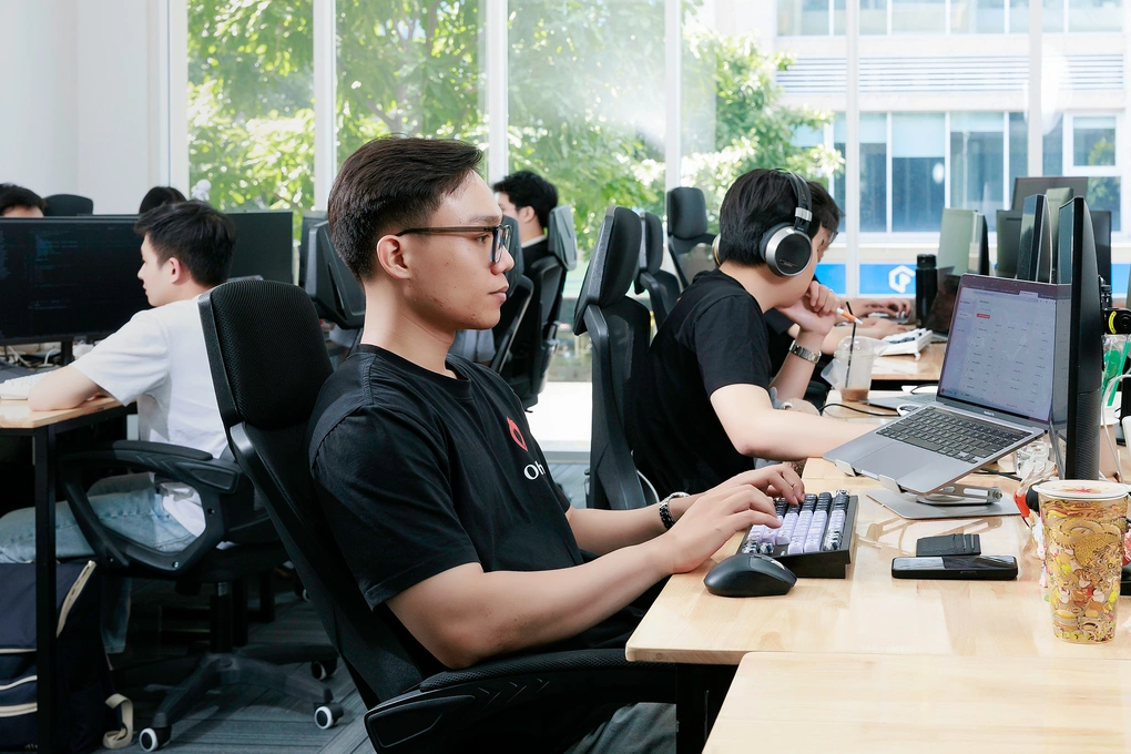 Nhân viên đang làm việc tại một công ty blockchain có trụ sở ở TP HCM. Ảnh: Orochi