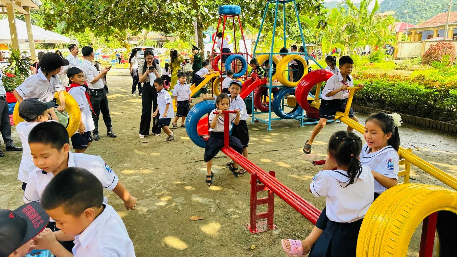 Chung tay xanh hóa học đường - Ảnh 3