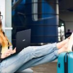 Mang laptop đi du lịch cần lưu ý gì? Kinh nghiệm sử dụng laptop an toàn khi đi xa