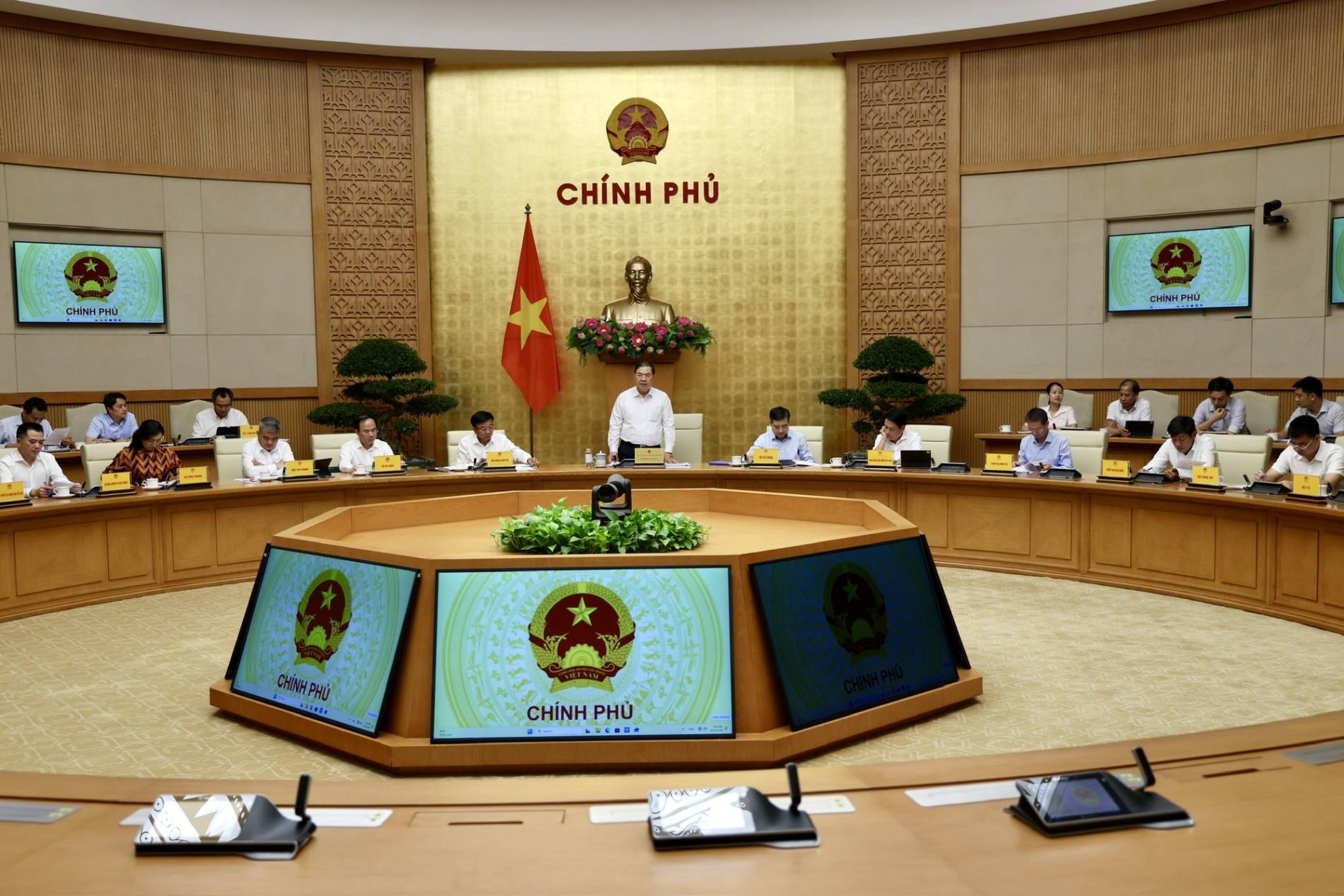 Phó Thủ tướng Thường trực Phạm Gia Túc: Tháo gỡ phải đưa dự án thực sự trở lại hoạt động - Ảnh 8