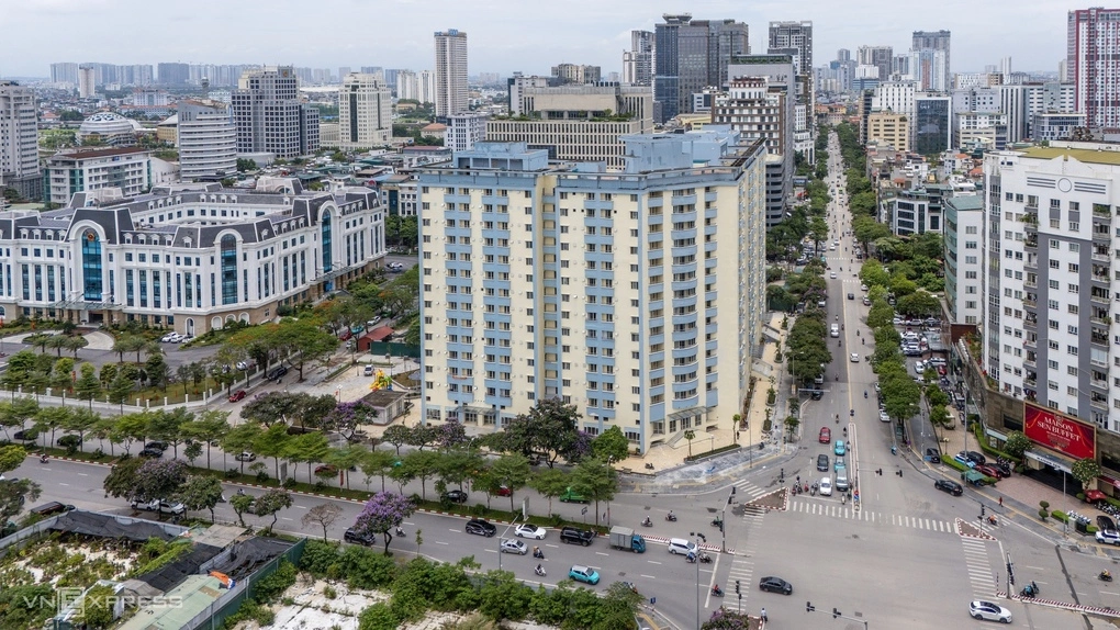 Nhà ở xã hội, tái định cư trên phố Duy Tân. Ảnh: Giang Huy