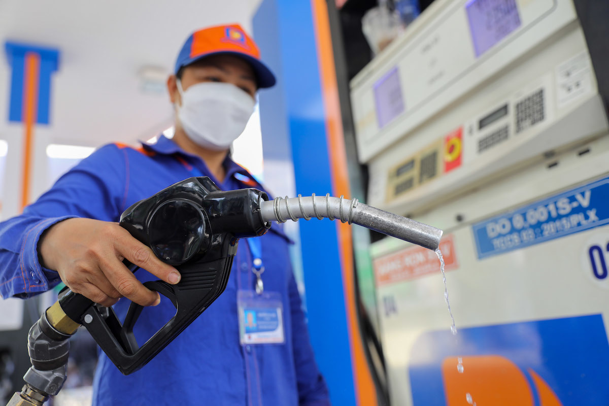 Kéo dài thời hạn áp dụng thuế nhập khẩu ưu đãi, thuế BVMT, thuế GTGT đối với xăng, dầu đến hết năm 2026 - Ảnh 1