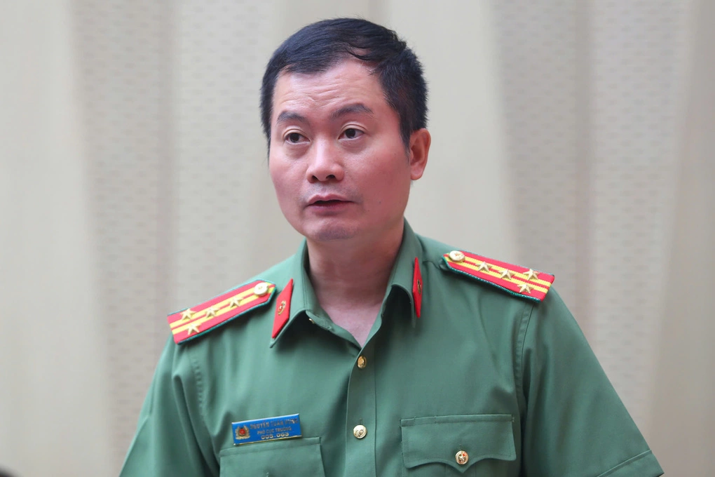 Đại tá Nguyễn Tuấn Hưng, Cục phó A09, tại cuộc họp báo chiều 1/10. Ảnh: Phạm Dự