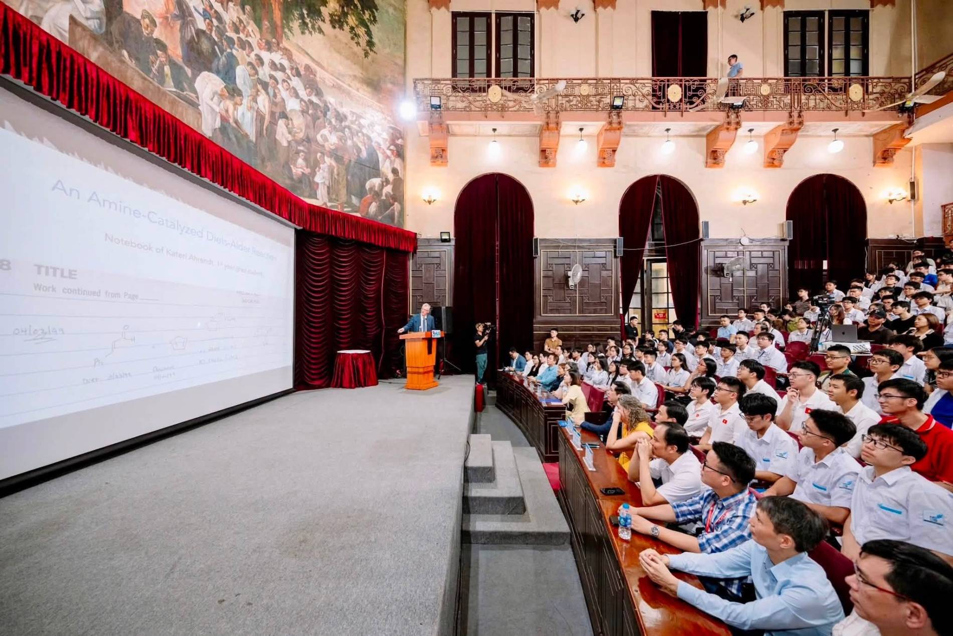 8.000 “chiếc chìa khóa” cho một cơ hội mở cánh cửa tìm ra thuốc mới - Ảnh 1