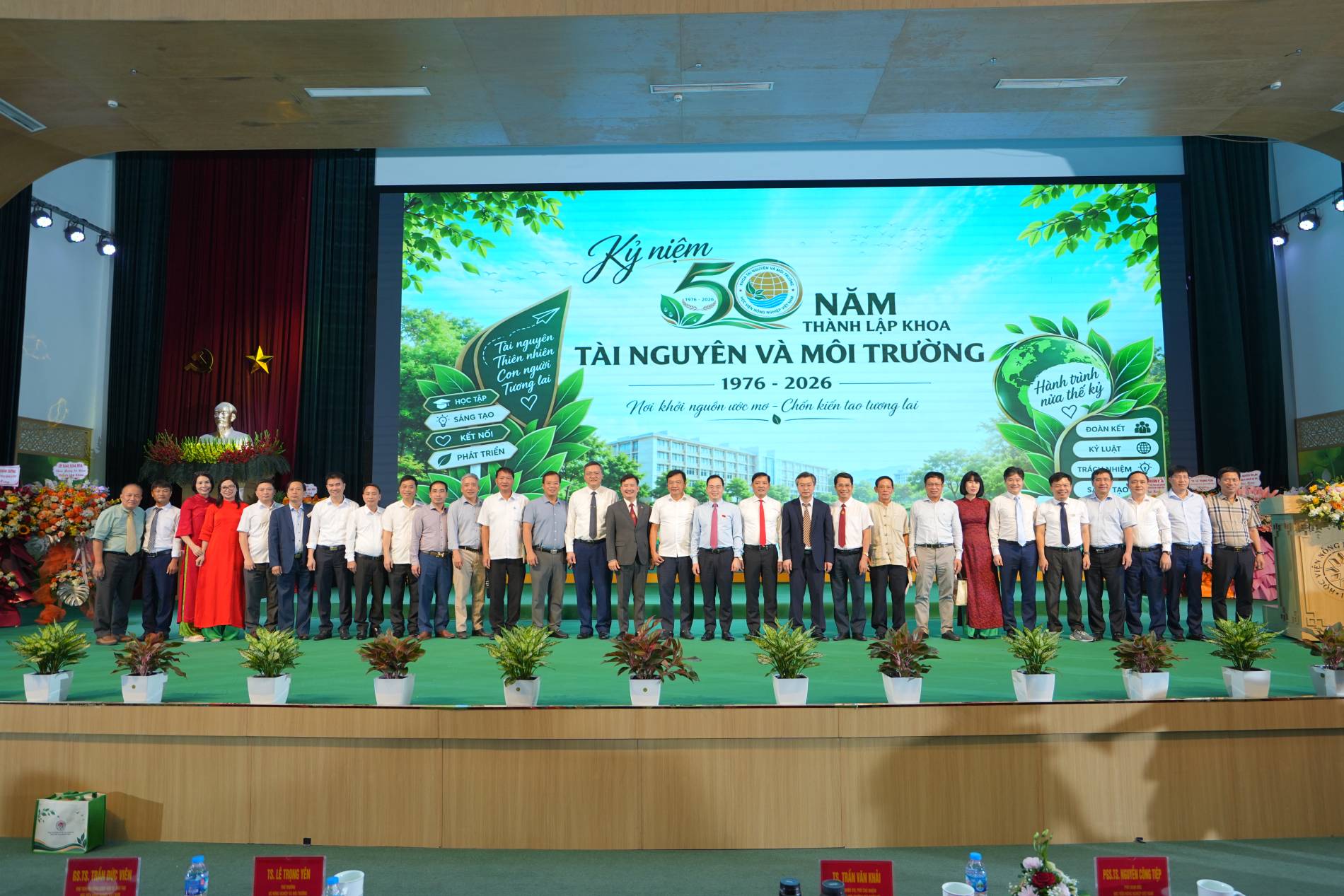 Khoa Tài nguyên và Môi trường: 50 năm vun đắp tri thức, hướng tới quản trị tài nguyên trong kỷ nguyên xanh - Ảnh 1