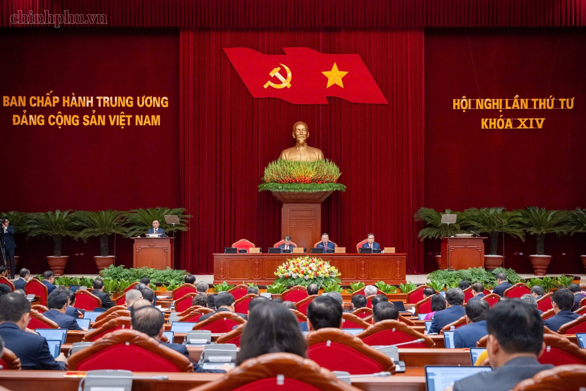 Xây dựng Đảng và hệ thống chính trị đủ sức lãnh đạo, tổ chức thực hiện các mục tiêu phát triển - Ảnh 1