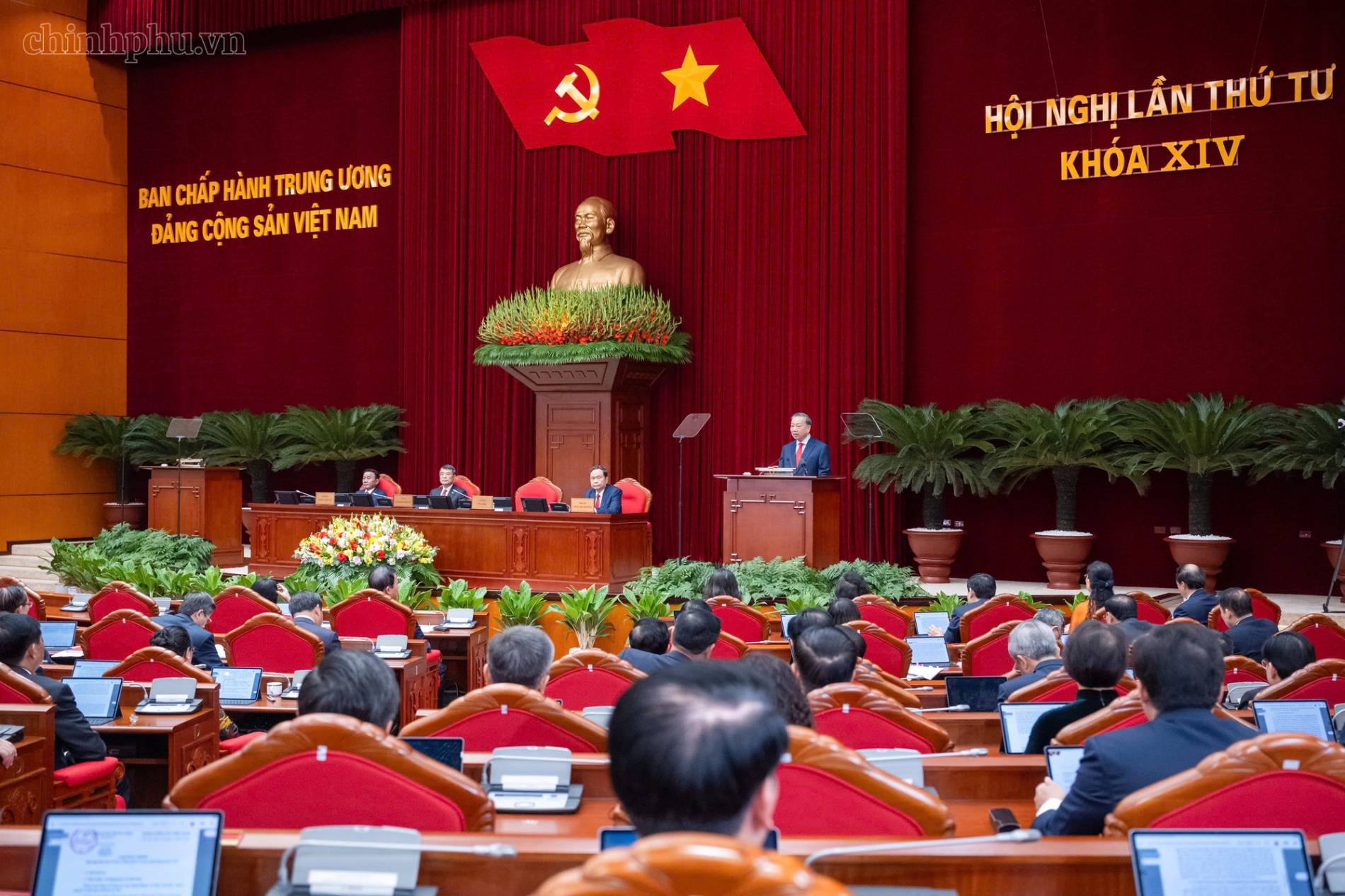 Xây dựng Đảng và hệ thống chính trị đủ sức lãnh đạo, tổ chức thực hiện các mục tiêu phát triển - Ảnh 4