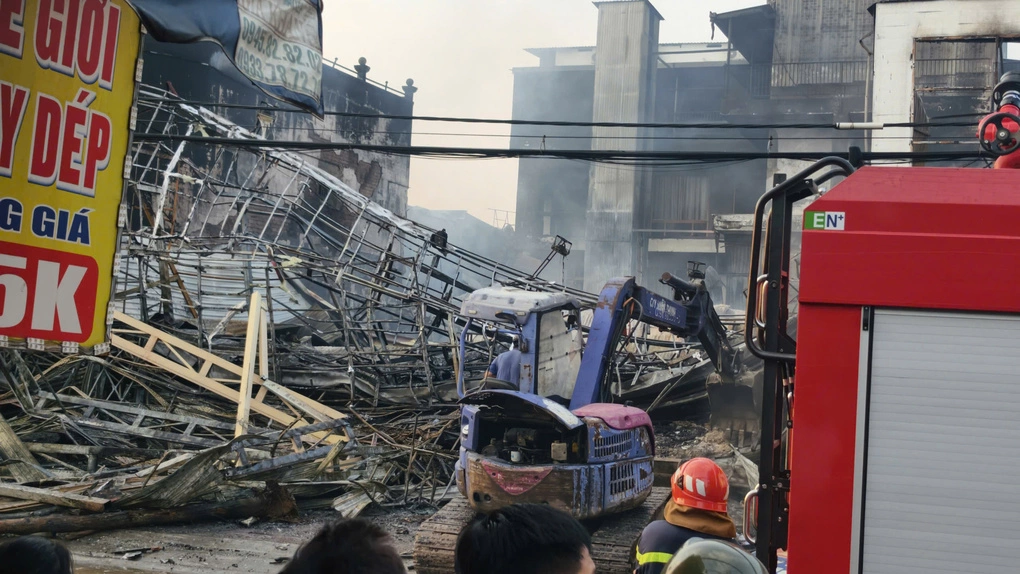 Hiện trường cháy, sáng 7/10. Ảnh: Đình Văn