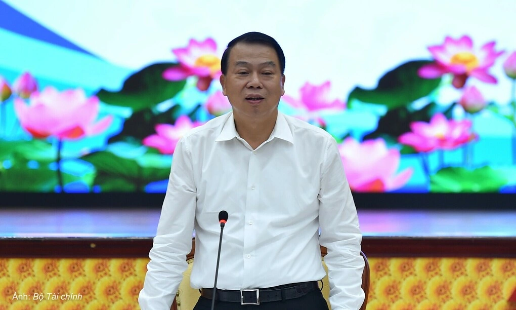 Thứ trưởng Tài chính Nguyễn Đức Chi trả lời tại họp báo, ngày 6/10. Ảnh: MOF