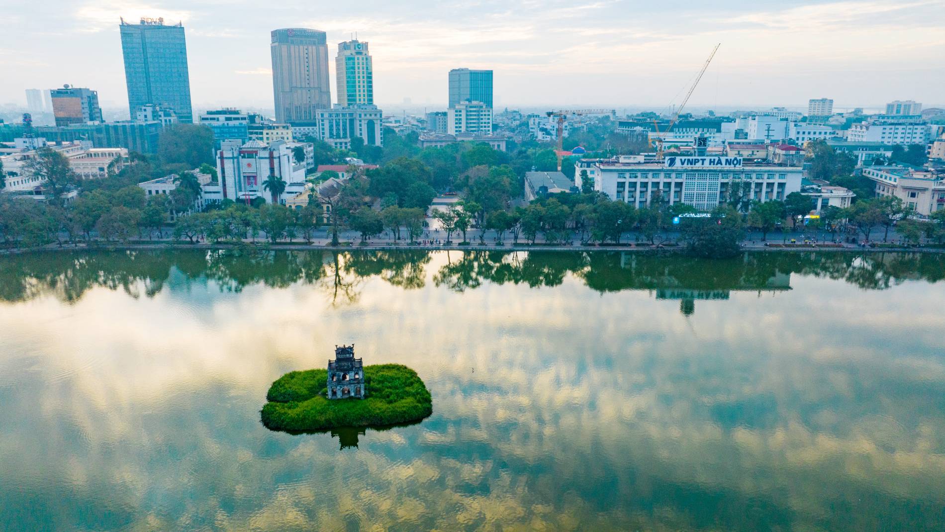Đêm 10/10: Hồ Gươm, Hồ Tây rực sáng với 6.000 đơn vị pháo hoa do Sun Group tài trợ mừng 72 năm Giải phóng Thủ đô - Ảnh 3