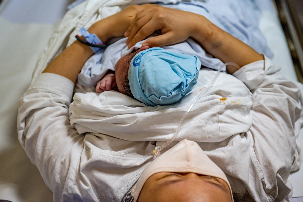 Một em bé chào đời tại Bệnh viện Phụ sản Trung ương. Ảnh: Thanh Huế