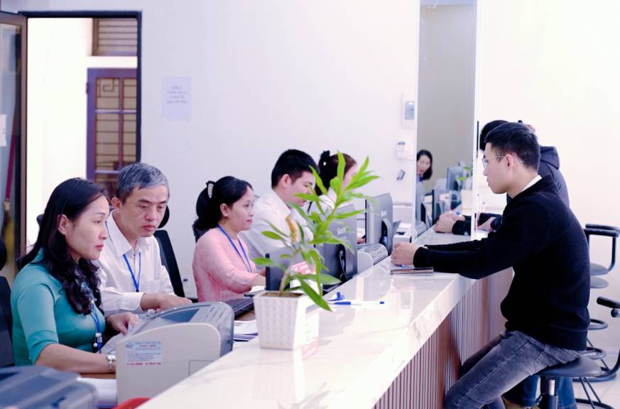 Huế đẩy mạnh cải cách hành chính, tạo động lực cho tăng trưởng - Ảnh 2