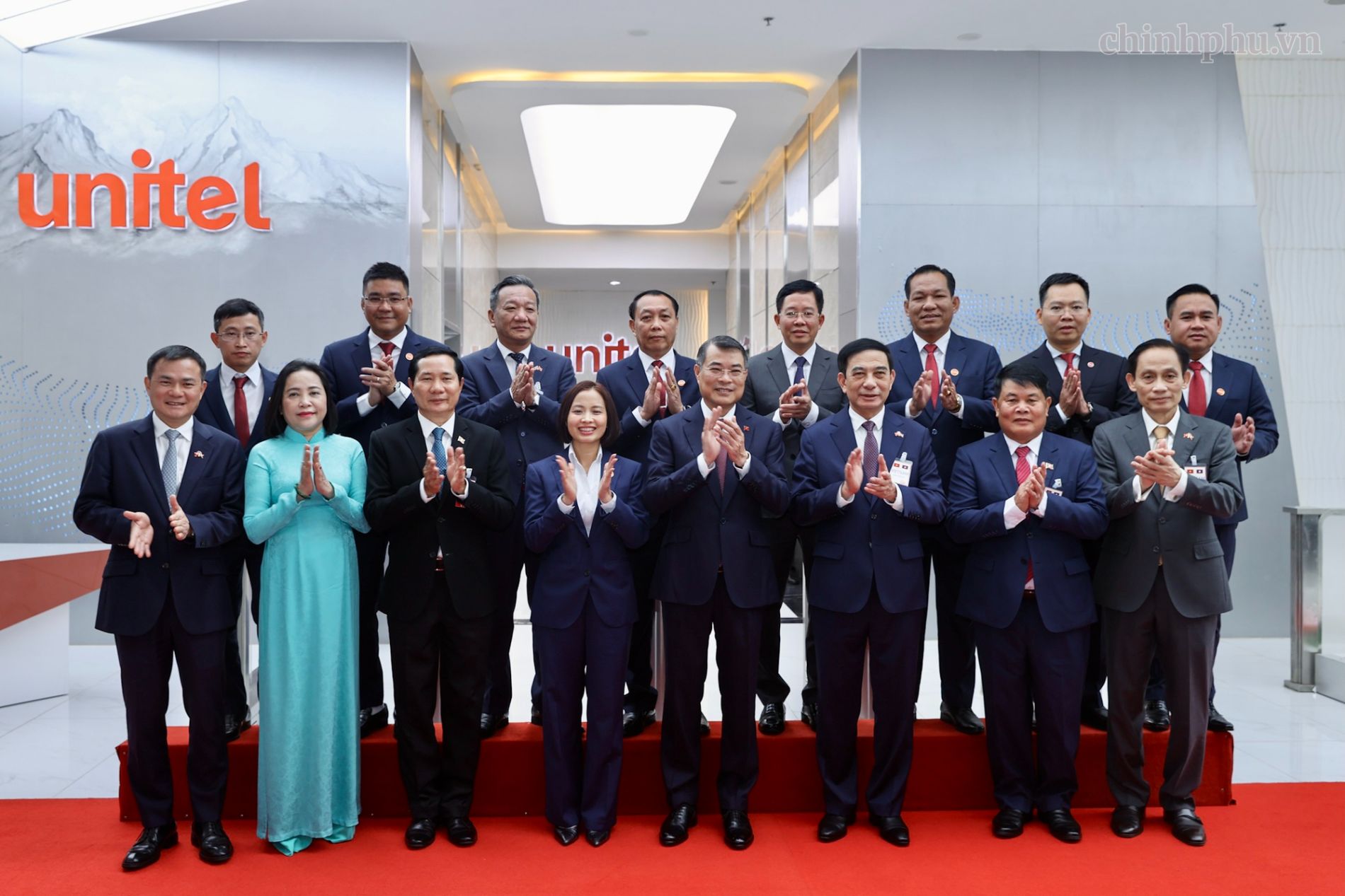 Thủ tướng: Đưa liên doanh của Viettel trở thành doanh nghiệp số hàng đầu tại Lào - Ảnh 5