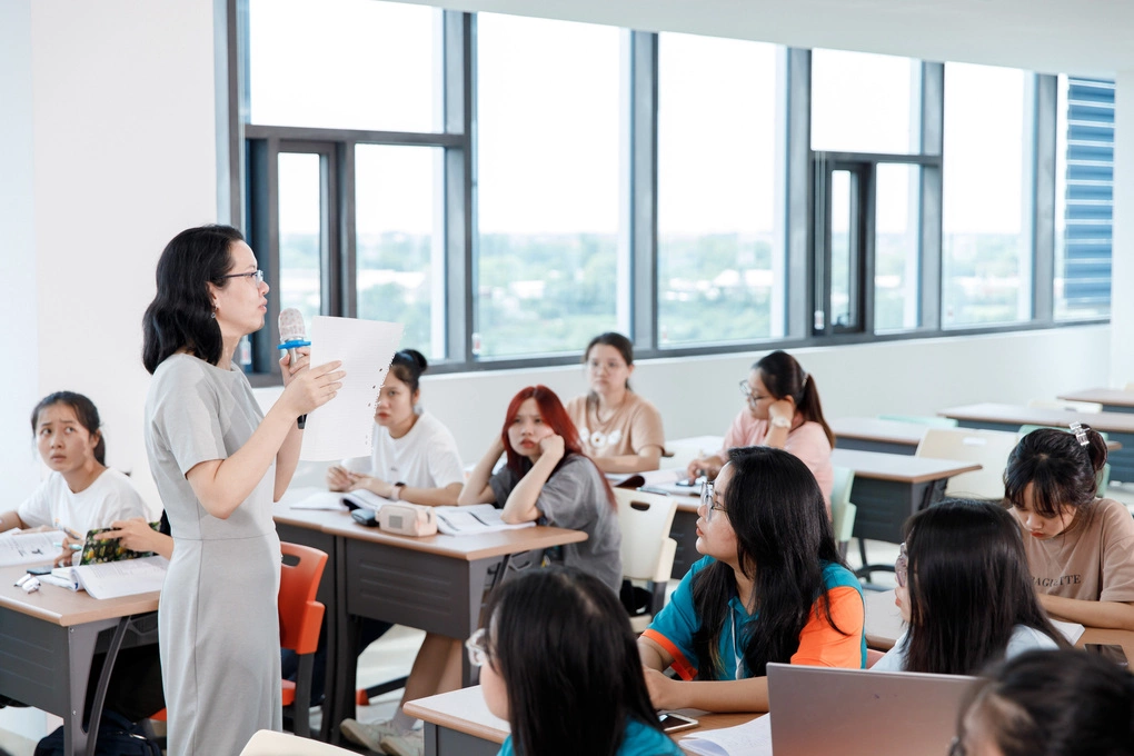 Một lớp học của Đại học Kinh tế TP HCM. Ảnh: UEH