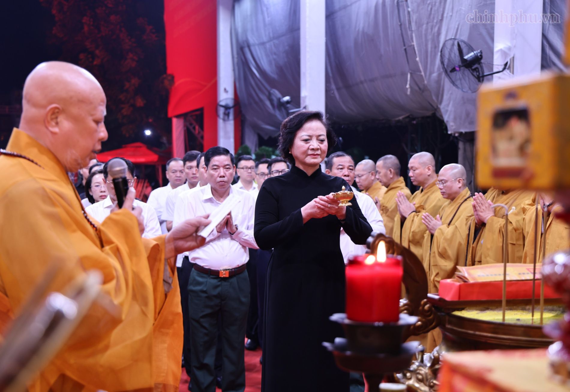 Cầu siêu cho anh linh 731 liệt sĩ trước giờ truy điệu, an táng - Ảnh 4
