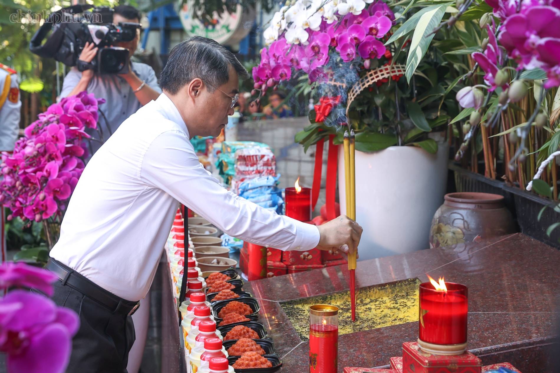 Trang nghiêm lễ viếng, truy điệu và an táng 731 hài cốt liệt sĩ tại TPHCM - Ảnh 3