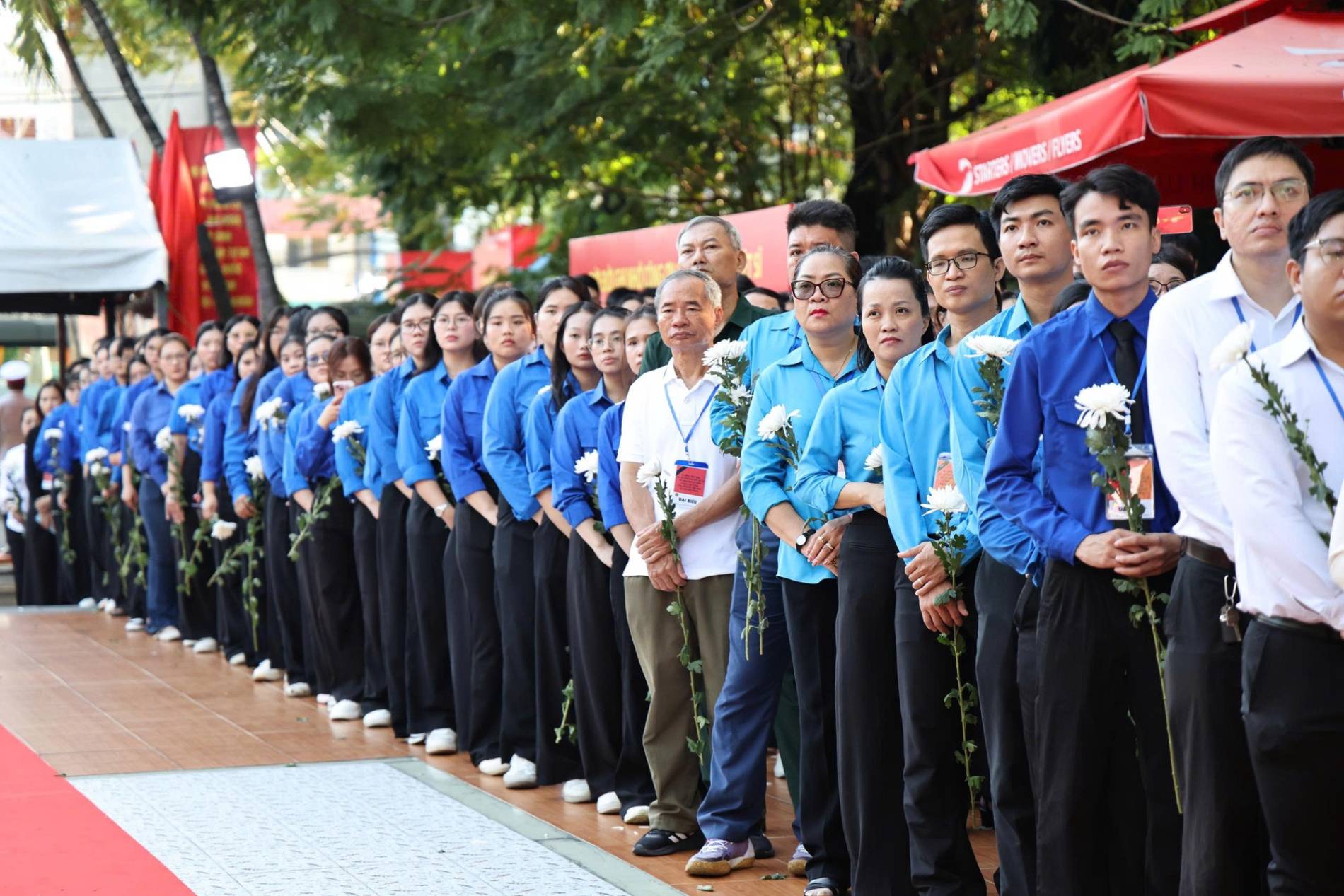 Trang nghiêm lễ viếng, truy điệu và an táng 731 hài cốt liệt sĩ tại TPHCM - Ảnh 7
