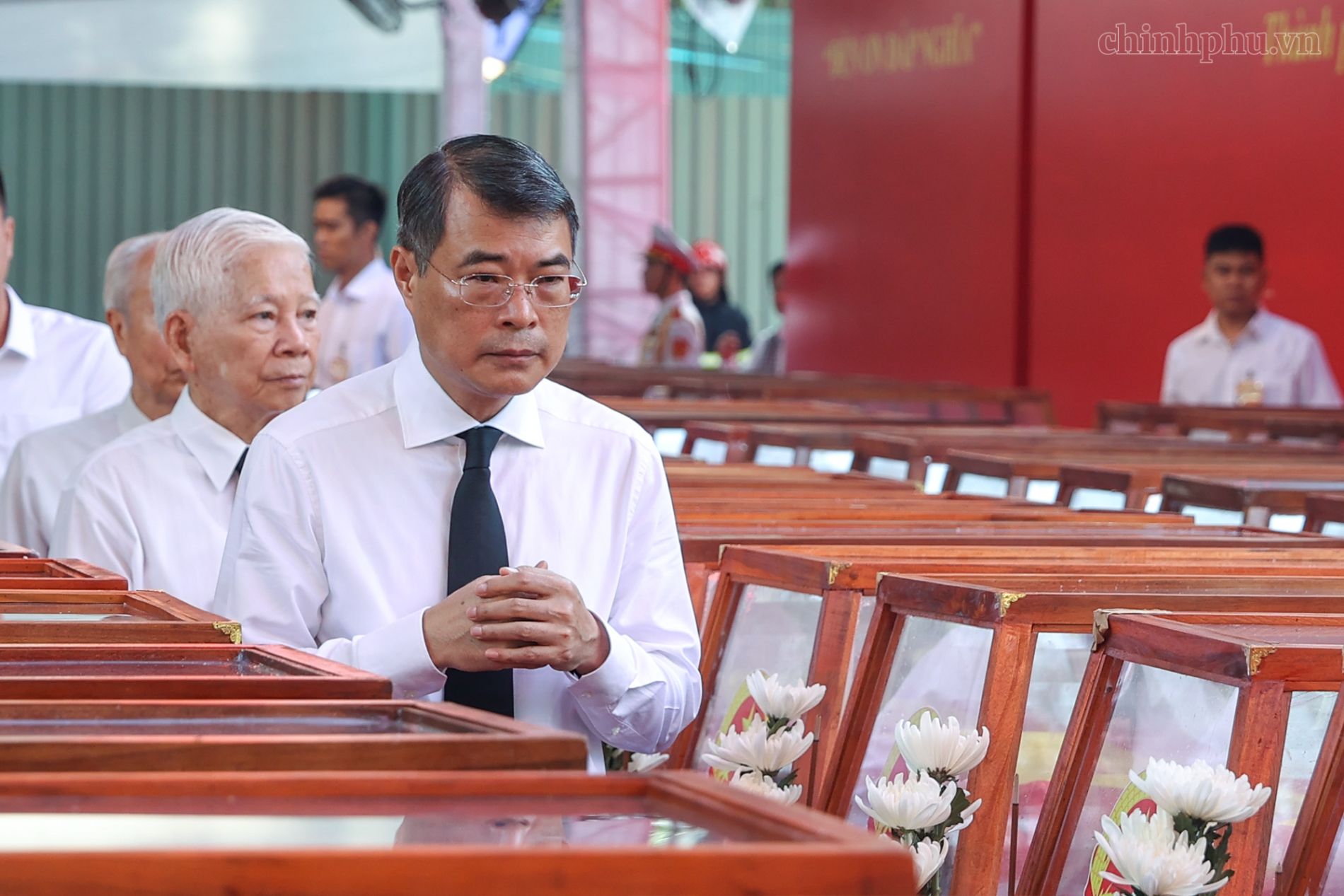Trang nghiêm lễ viếng, truy điệu và an táng 731 hài cốt liệt sĩ tại TPHCM - Ảnh 8