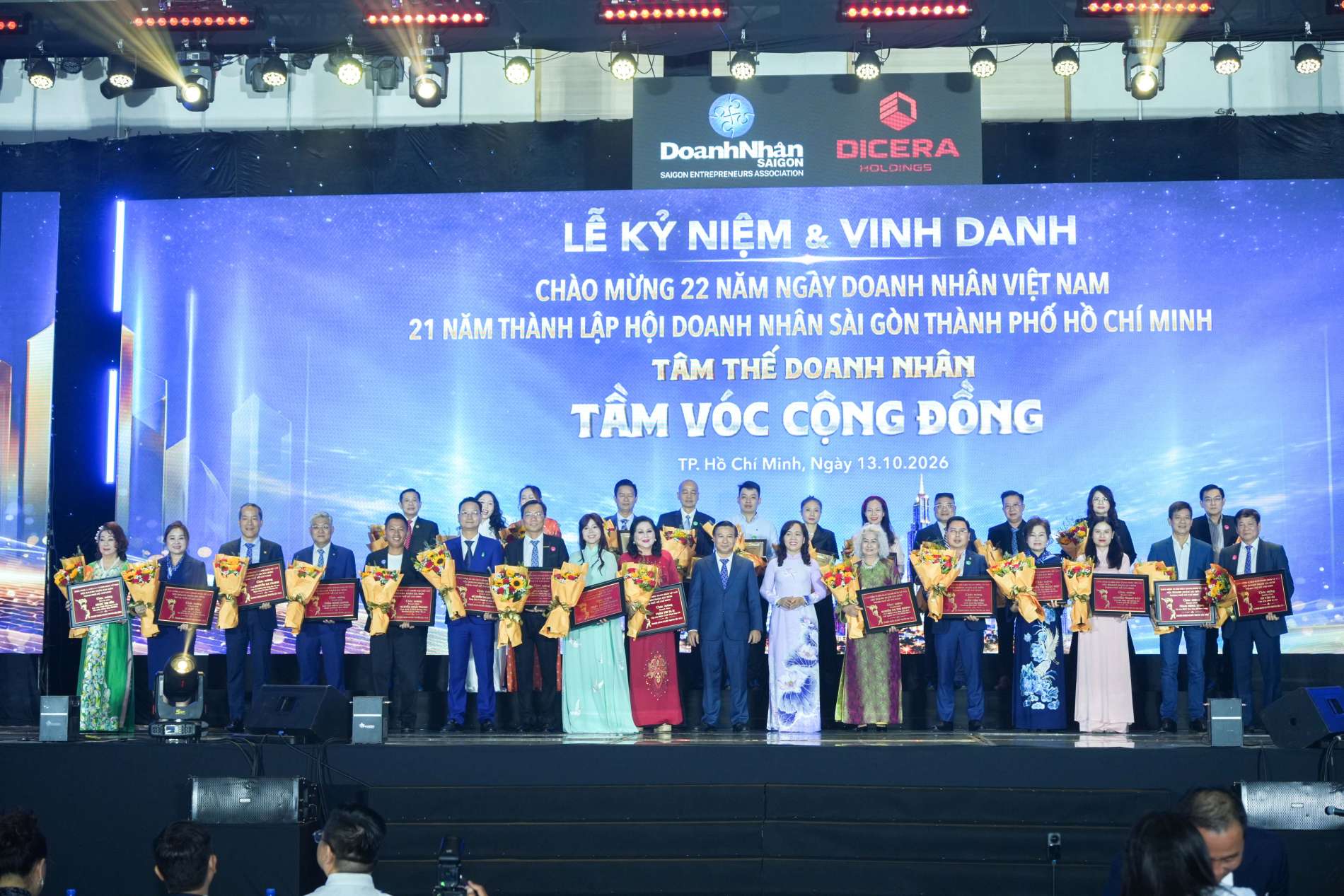 Hội Doanh nhân Sài Gòn vinh danh hơn 120 gương mặt tiêu biểu: Kiến tạo thương hiệu, lan tỏa giá trị nhân văn - Ảnh 1