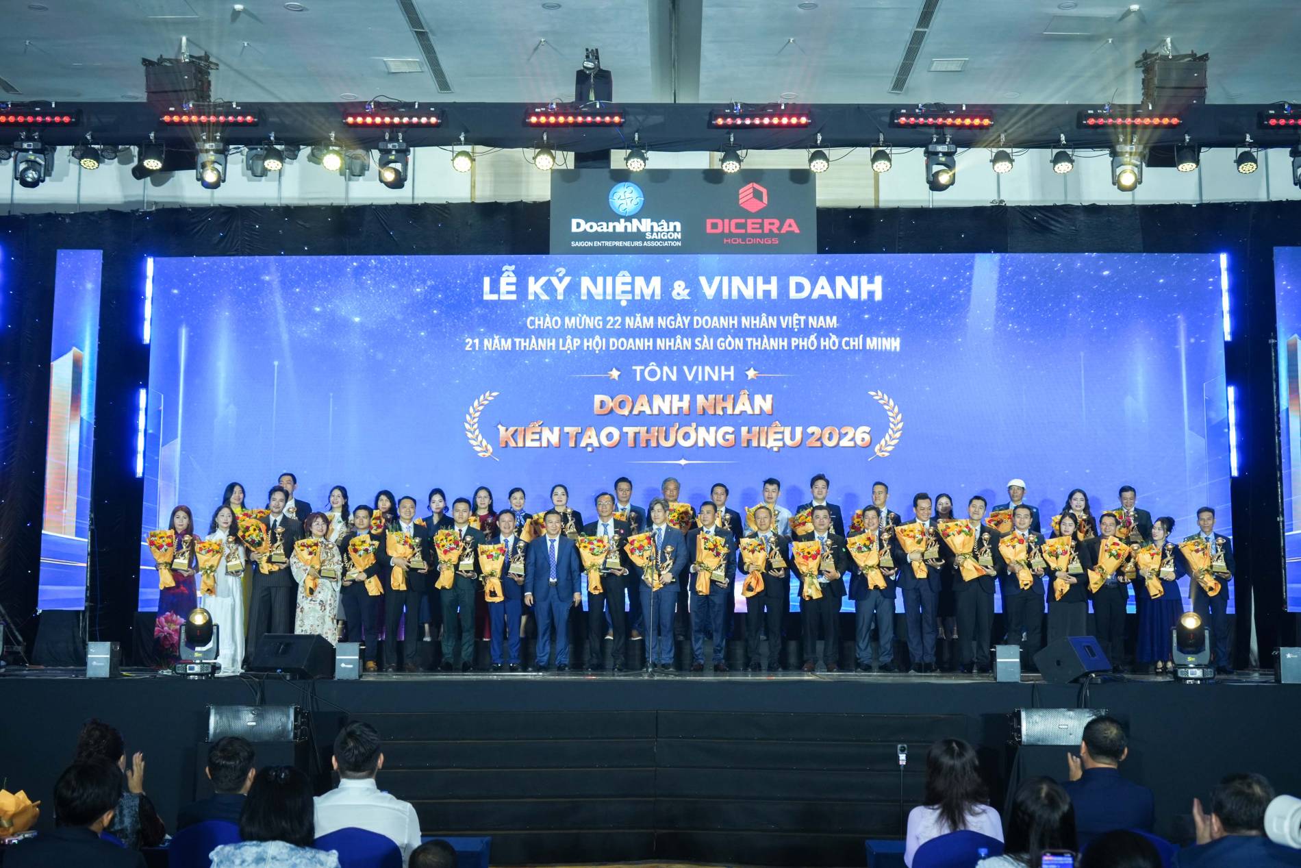 Hội Doanh nhân Sài Gòn vinh danh hơn 120 gương mặt tiêu biểu: Kiến tạo thương hiệu, lan tỏa giá trị nhân văn - Ảnh 2