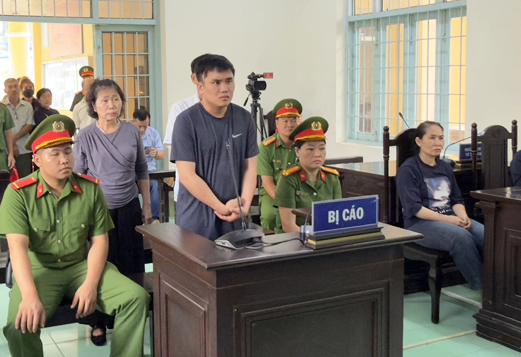 Bị cáo Nguyễn Văn Bảo Trung khi nghe Tòa tuyên án. Ảnh: An Bình
