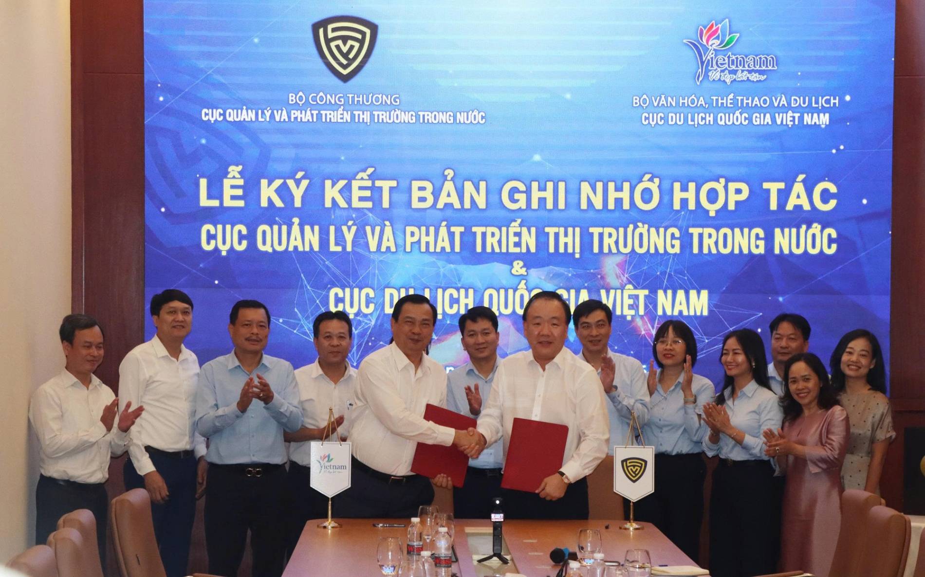 Hợp tác phát triển du lịch mua sắm, mở rộng đầu ra cho hàng Việt - Ảnh 1