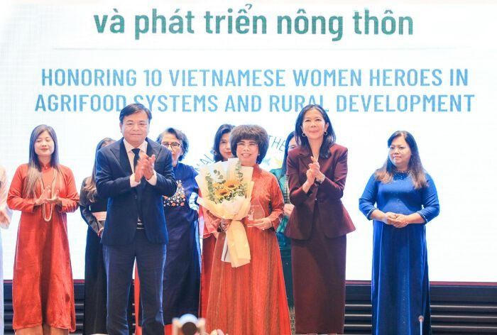 Từ “cuộc cách mạng sữa tươi sạch” đến nông nghiệp xanh: FAO tôn vinh Anh hùng Lao động Thái Hương - Ảnh 1