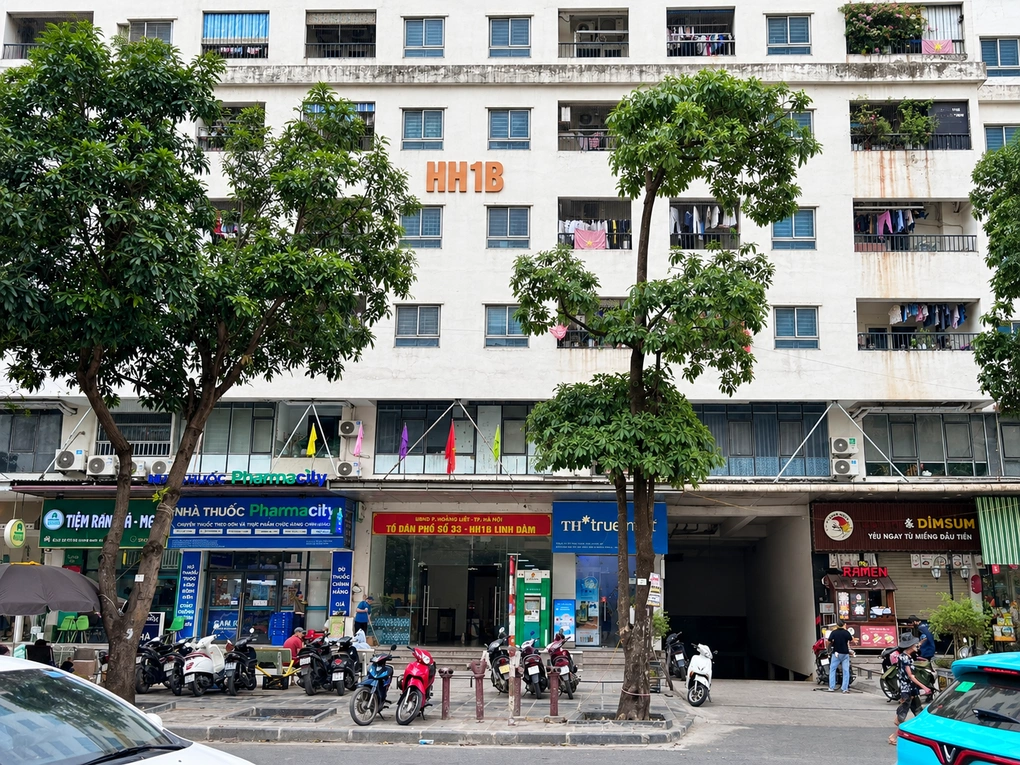 Bên ngoài chung cư HH1B Linh Đàm, một trong những chung cư vướng sai phạm. Ảnh: Phạm Nga