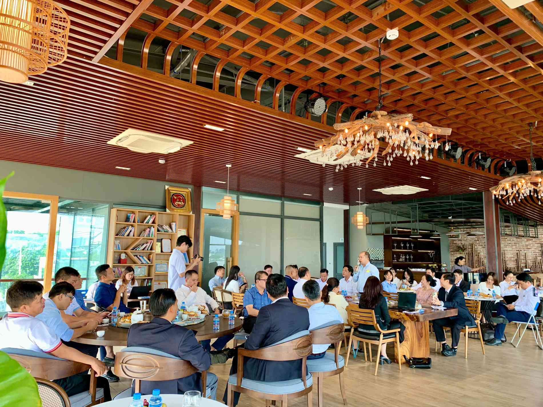 YBA Dĩ An tổ chức giải tennis lần thứ 3, trao 90 triệu đồng học bổng cho học sinh khó khăn - Ảnh 3