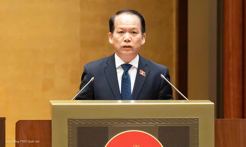 Bộ trưởng Tư pháp Hoàng Thanh Tùng thừa ủy quyền Thủ tướng trình Quốc hội dự án Luật Đấu giá tài sản (sửa đổi). Ảnh: Cổng TTĐT Quốc hội