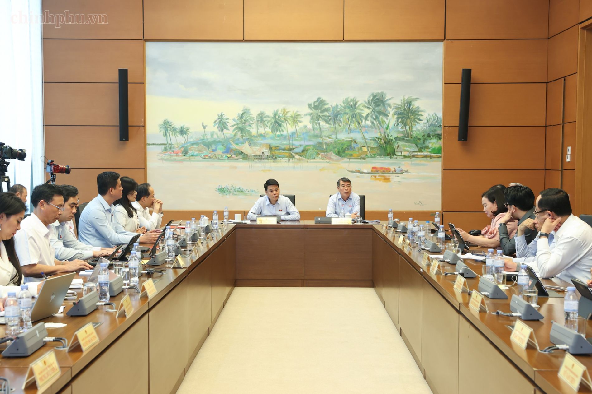 Thủ tướng: Thuốc, thiết bị y tế bị đội giá cao gây thiệt hại lớn cho cả người bệnh và Nhà nước - Ảnh 2