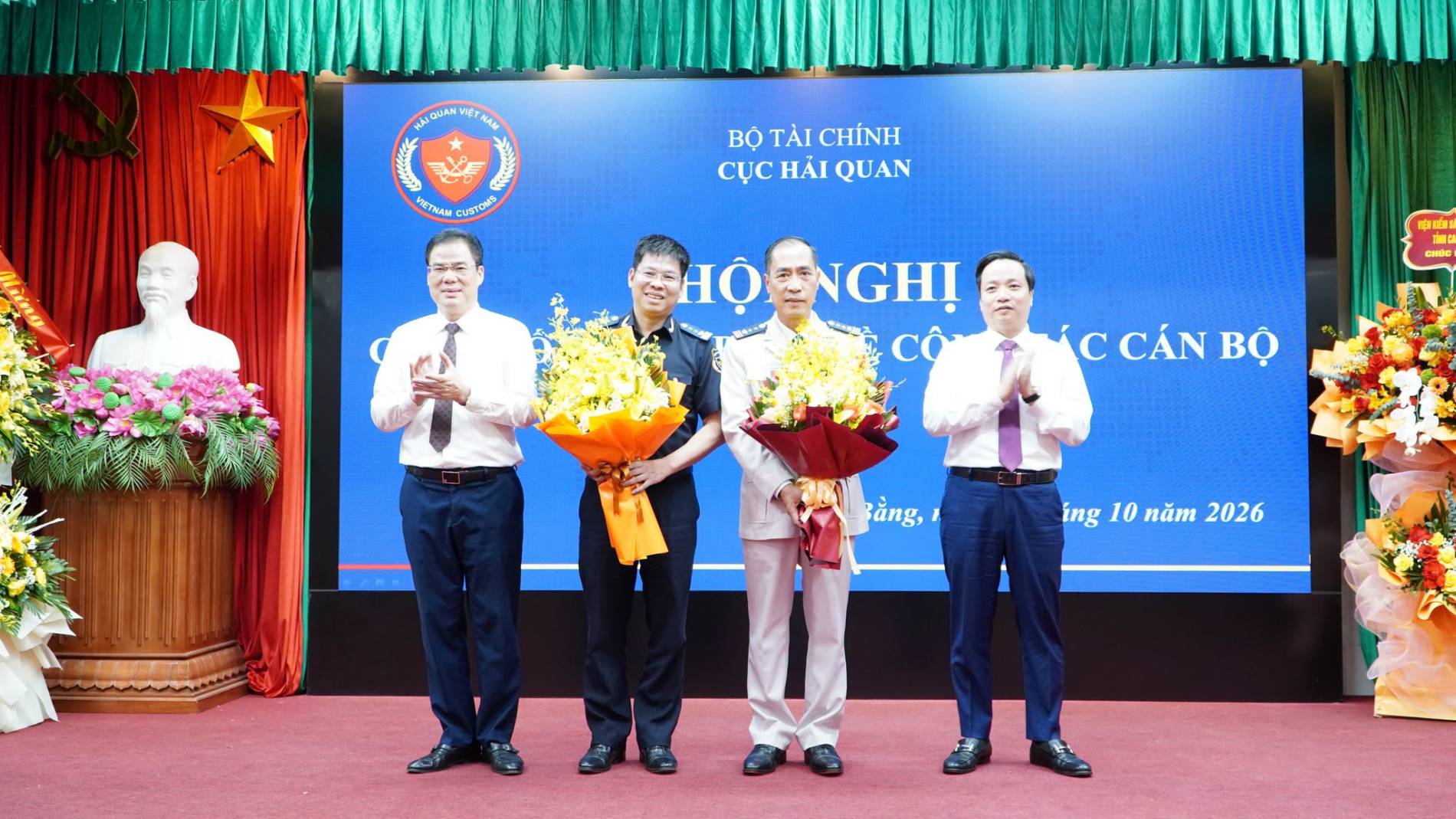 Ông Trần Quang Trung được bổ nhiệm làm Chi cục trưởng Chi cục Hải quan khu vực XVI - Ảnh 6