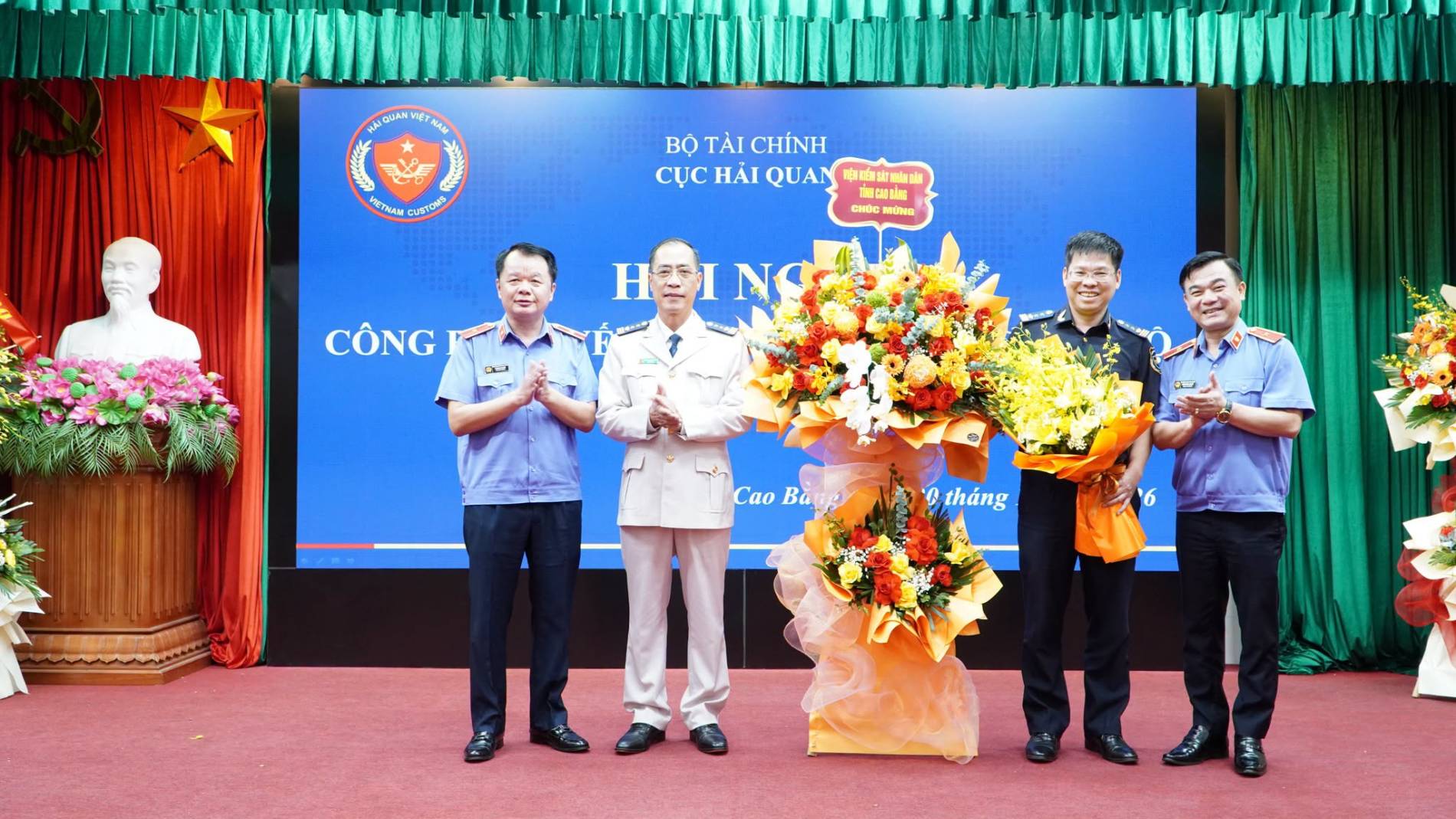 Ông Trần Quang Trung được bổ nhiệm làm Chi cục trưởng Chi cục Hải quan khu vực XVI - Ảnh 7