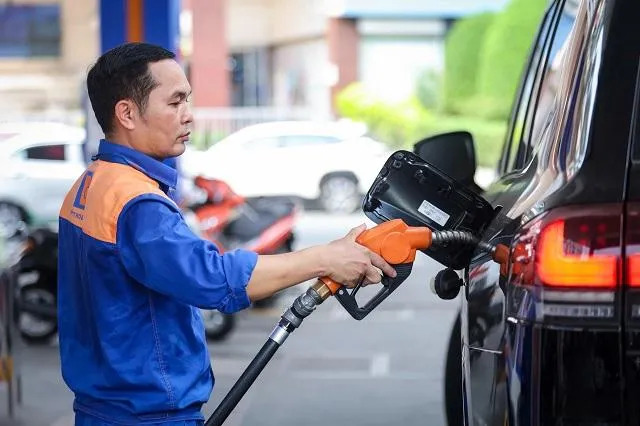 Cơ chế điều hành giá xăng dầu cũng là nội dung quan trọng được đặt ra trong quá trình xây dựng nghị định mới. xang2-1435