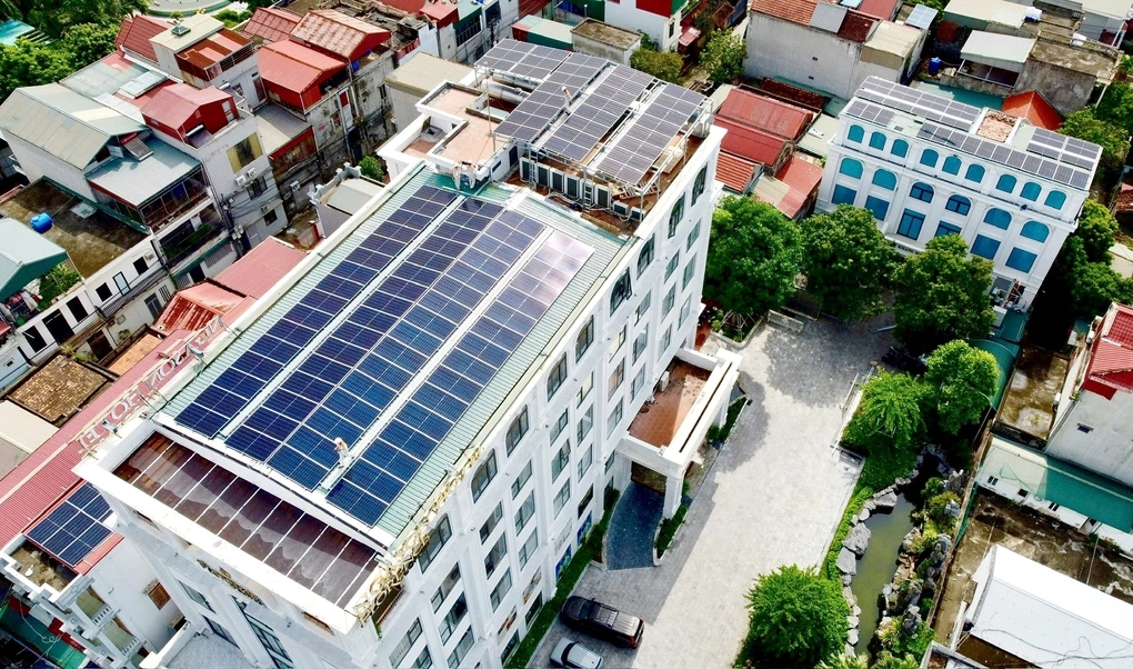 Hệ thống điện mặt trời mái nhà tự dùng tại một khách sạn ở Thanh Hoá. Ảnh: Điện lực Miền Bắc